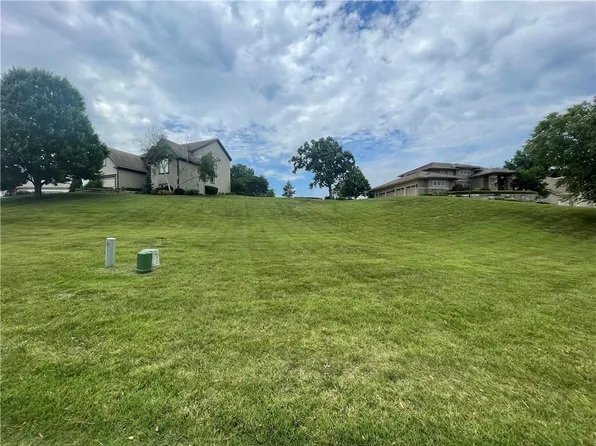 6532 Claret, Parkville, MO 64152