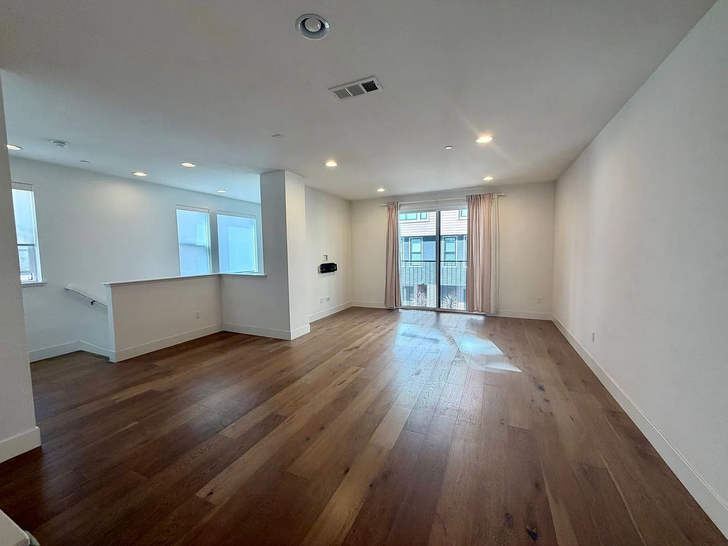 Downtown 3 Bedroom 3 bath in Fremont! — Photo 4