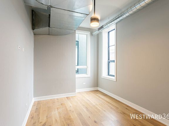 5th image of 1470 W Webster Ave #201
