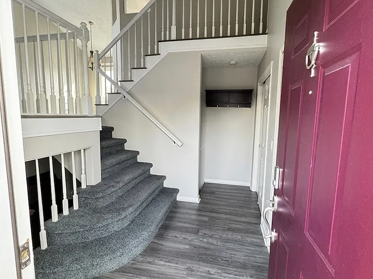 6733 Hill Crest Ln — Photo 2