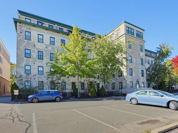 426 Mount Hope St Unit 305, North Attleboro, MA 02760