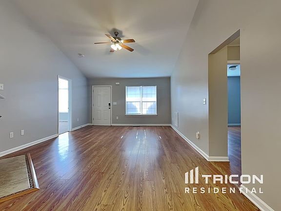 3rd image of 118 Winding Cedar Dr