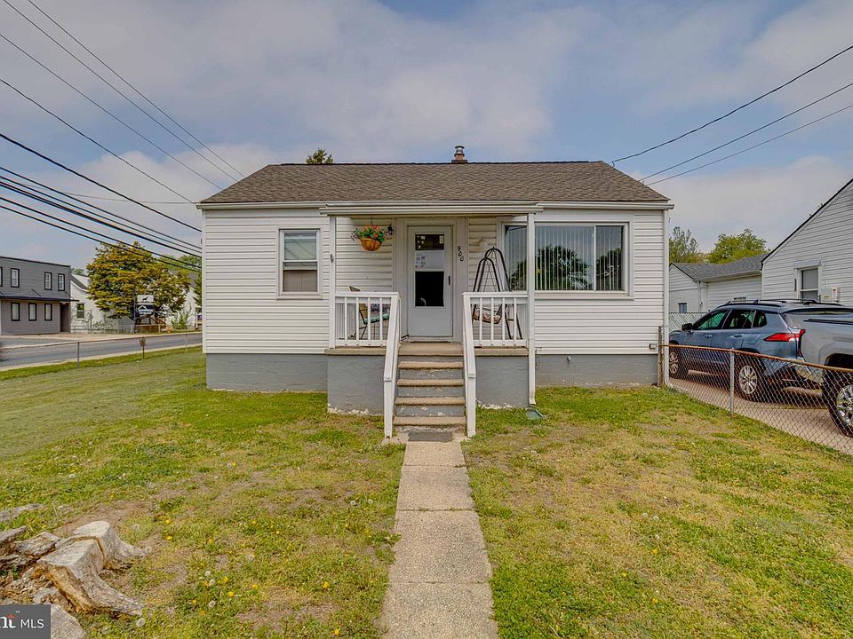 1st image of 900 Renfrew St