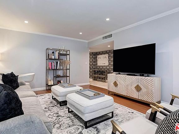 4th image of 2301 S Beverly Glen Blvd Unit 204