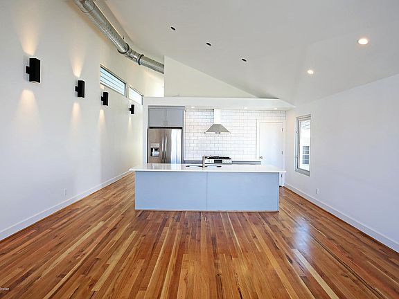 5th image of 818 Ash St