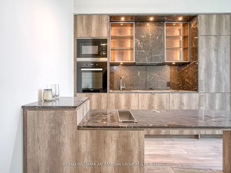 11 Yorkville Ave #5806 — Photo 3