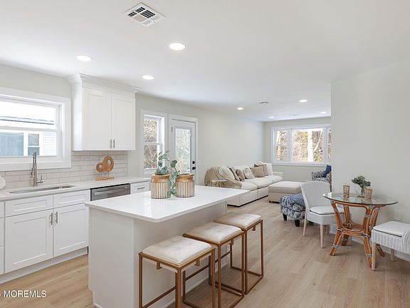 2nd image of 66 Paradise Boulevard