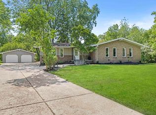 8906 Lee St, Crown Point, IN 46307