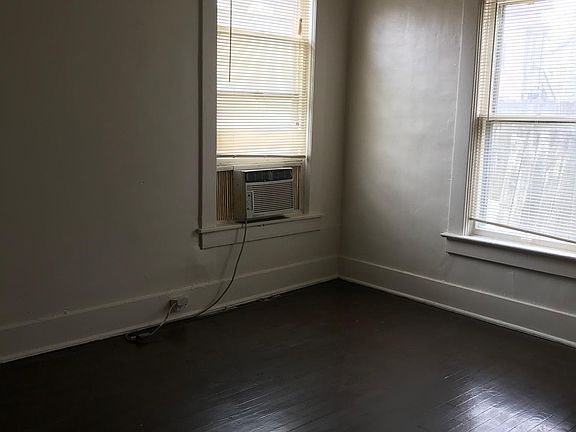 4th image of 434 N Evergreen St APT 4