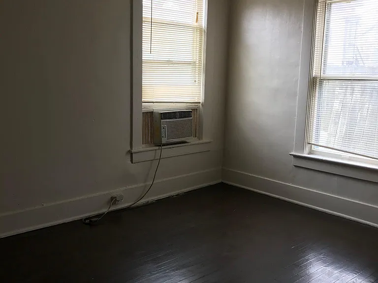434 N Evergreen St #4 — Photo 4