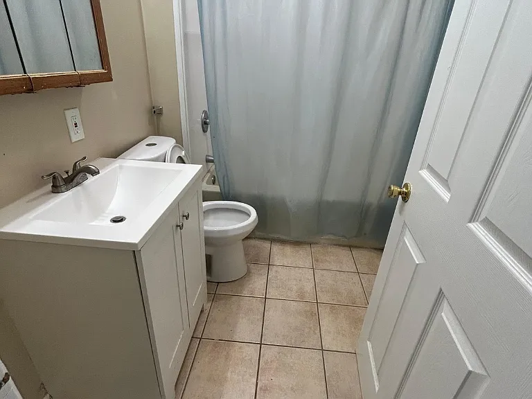 573 E 114th St #573 — Photo 5
