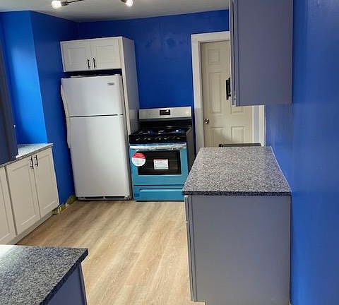 2nd image of 174 W Delavan Ave #L