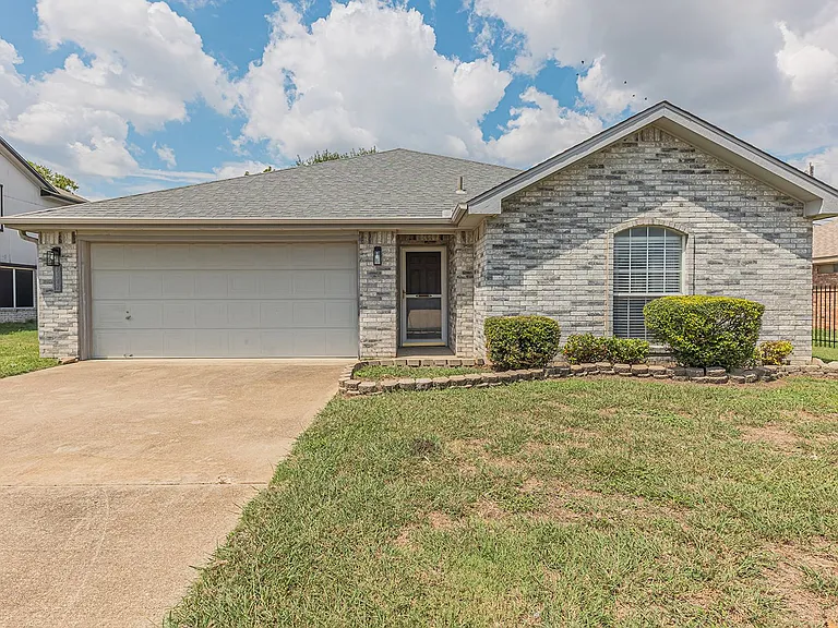 4409 Bowles Dr — Photo 3