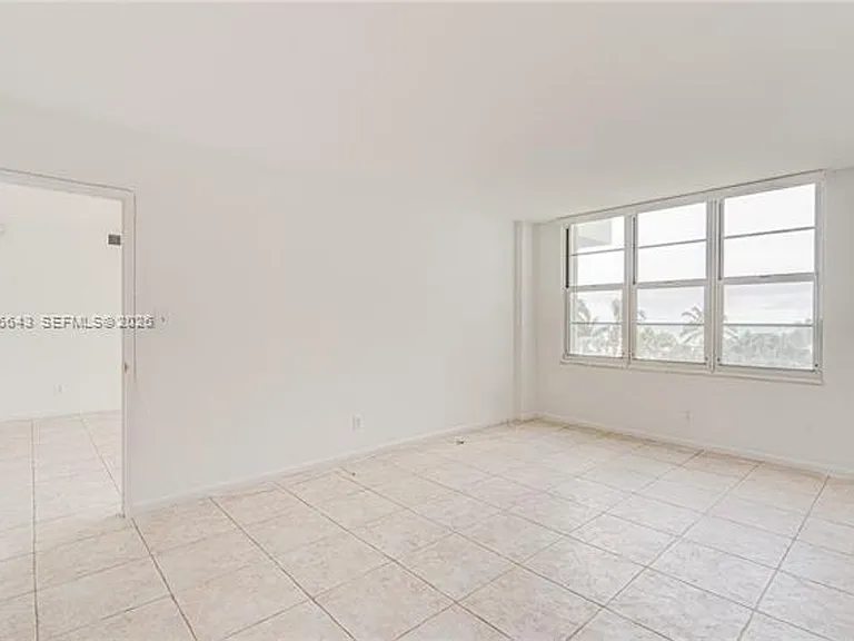 5161 Collins Ave #516 — Photo 15