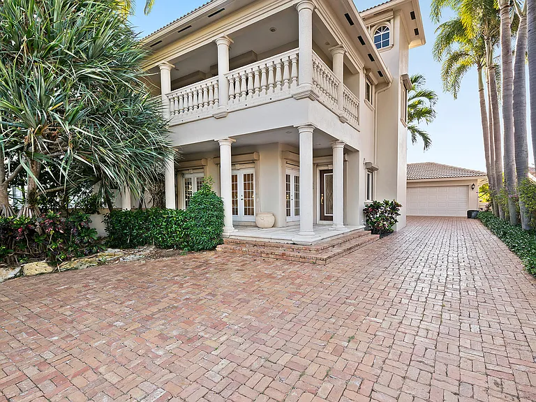 413 Coconut Isle Dr — Photo 9