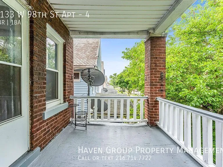 2133 W 98th St #4 — Photo 3