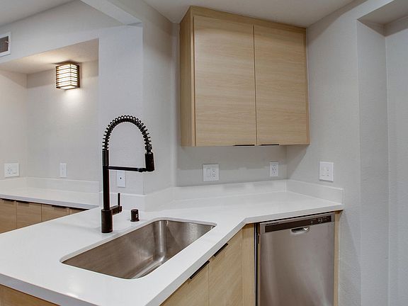 5th image of 7661 Beverly Blvd #305