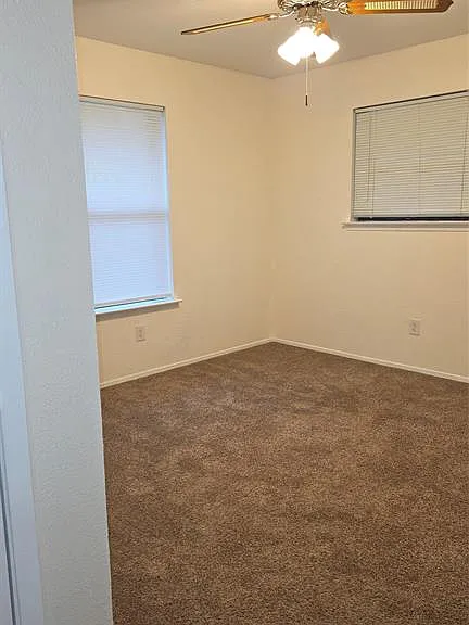 210 E Witt St — Photo 10