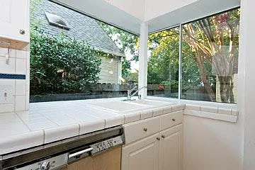 390 40th St — Photo 13