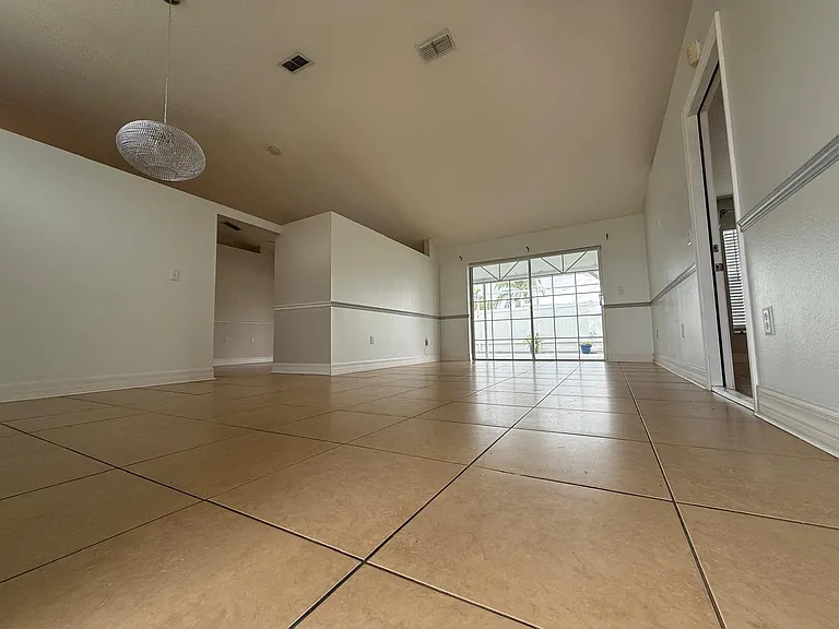 2531 Sage Dr — Photo 4