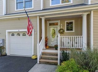 6 Emilys Way, East Setauket, NY 11733