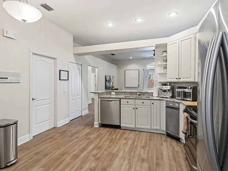 5028 Southampton Cir — Photo 12