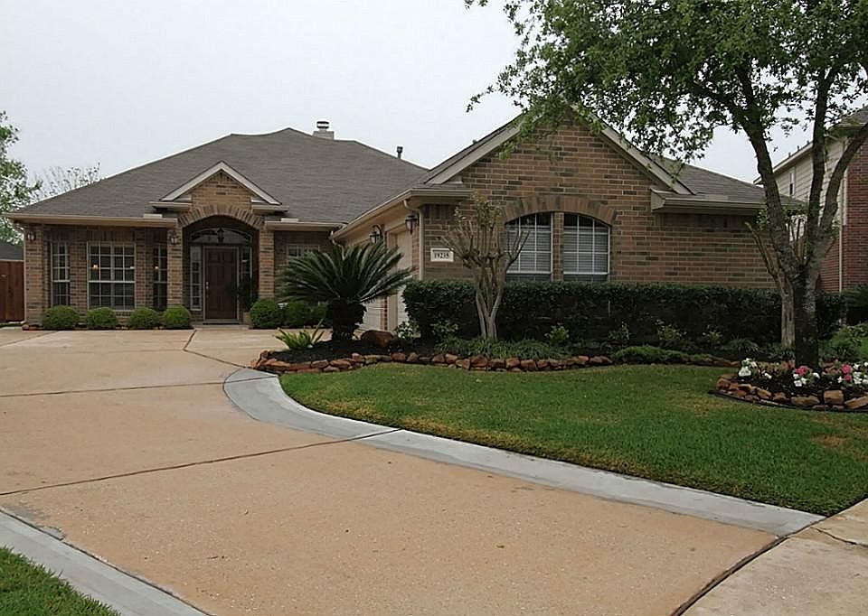 1st image of 19235 Poplar Trails Ln