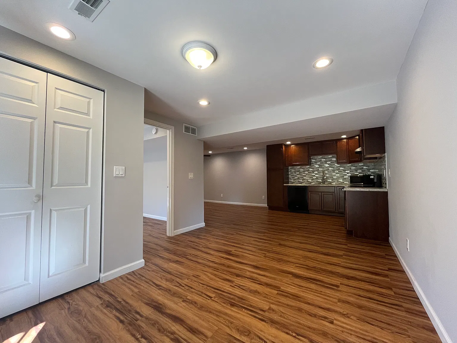 2 bed, 930 sqft, $1,175 — Photo 3
