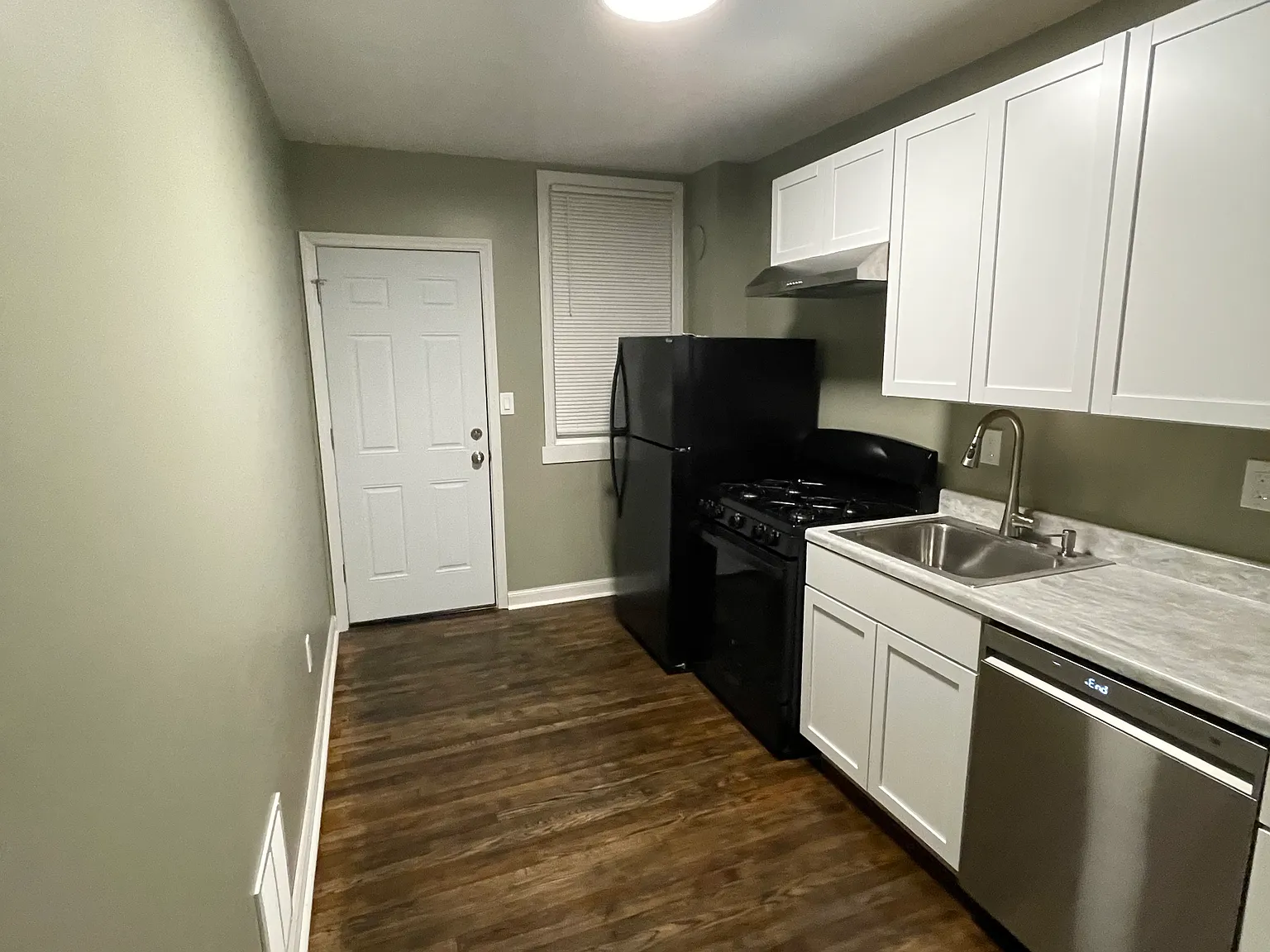 3 bed, 1400 sqft, $1,850 — Photo 3