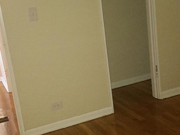 2nd image of 16322 Hermitage Ave
