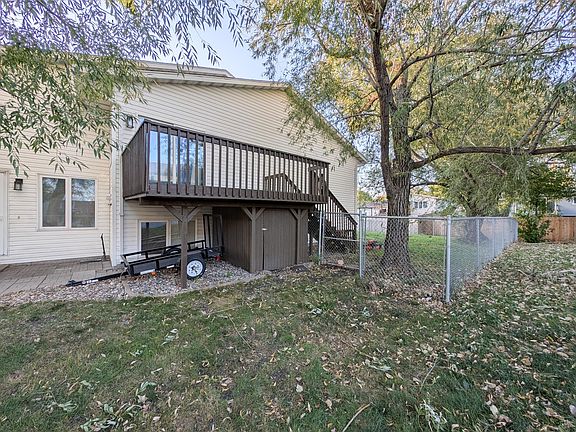 5th image of 830 12th Ave W