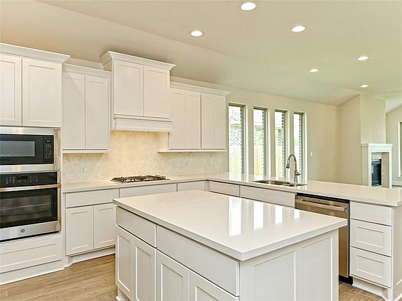 3rd image of 1037 Blue Oak Blvd