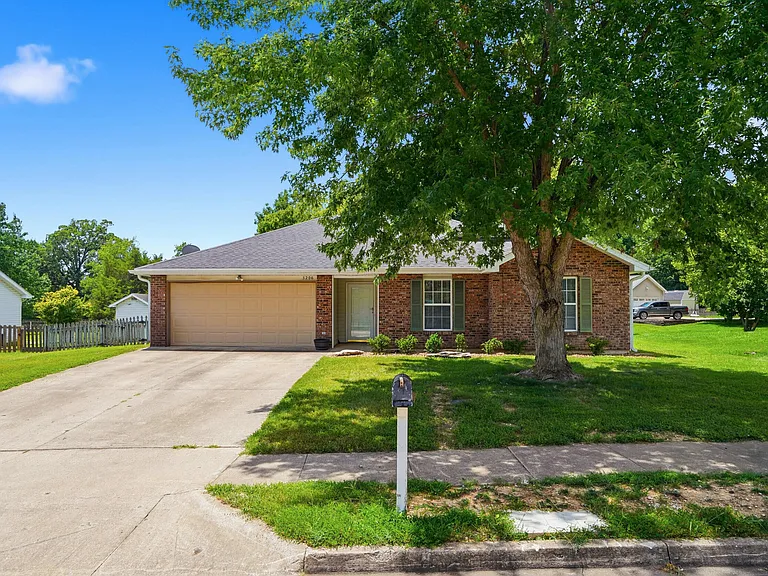 5206 Gasconade Dr — Photo 1