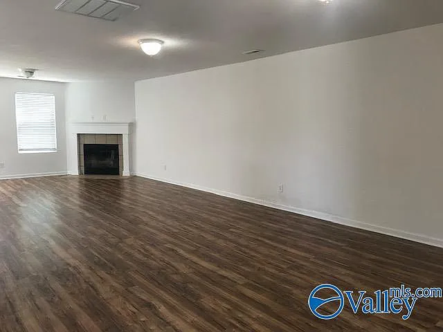 3 bed, 2.5 bath, 2650 sqft, $1,850 — Photo 2