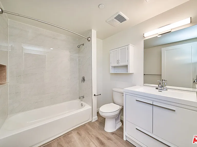 951 S Wilton Pl #201 — Photo 14