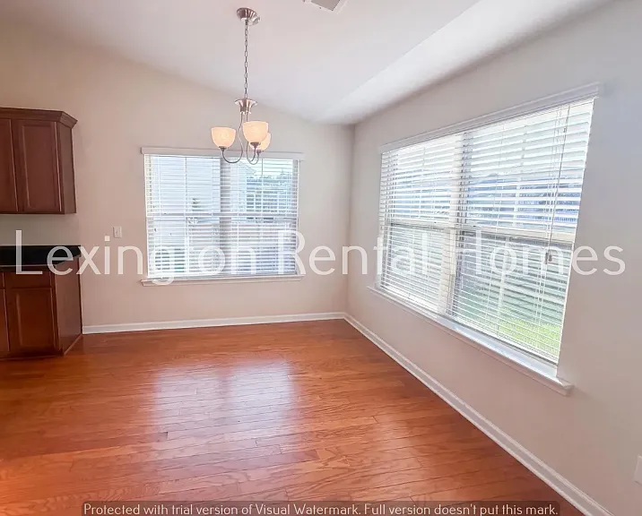 152 Castlefield Dr — Photo 4