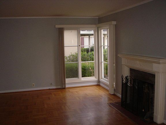 4th image of 2111 Peachtree Ln