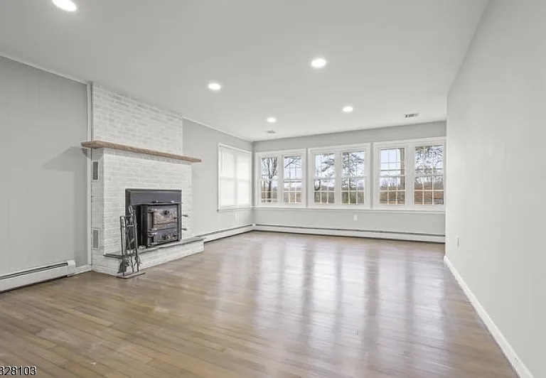 427 Meyersville Rd — Photo 3