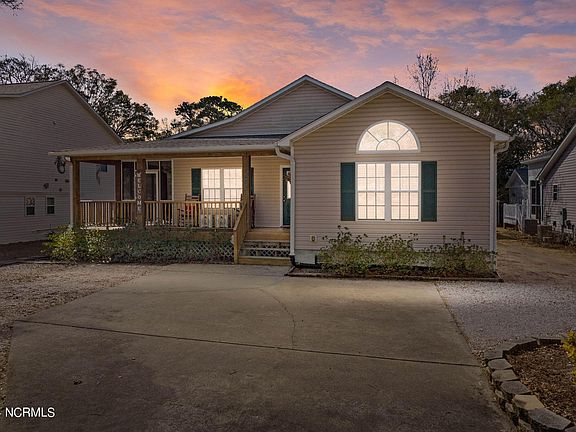 4th image of 1405 E Oak Island Drive