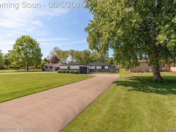 3378 Kingsway Dr, Highland, MI 48356