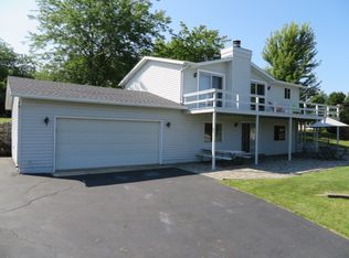 W2715 Oakwood Beach Rd, Green Lake, WI 54941