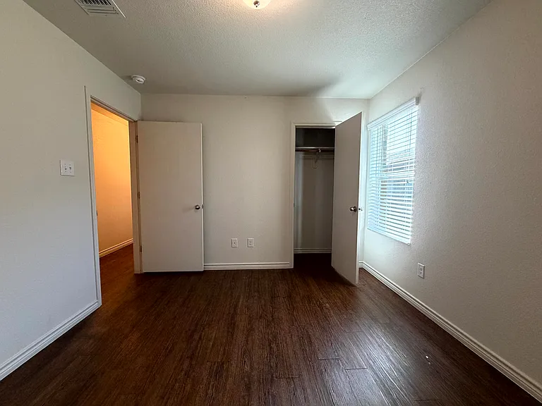 1511 Justin Loop #B — Photo 10