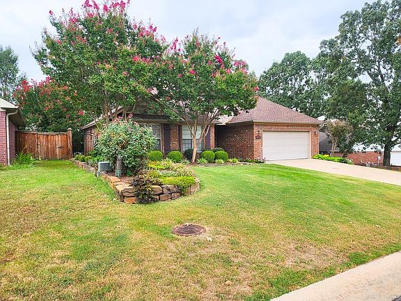 3rd image of 330 Honey Hill Dr