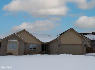 28508 Wales Dr, Chesterfield, MI 48047