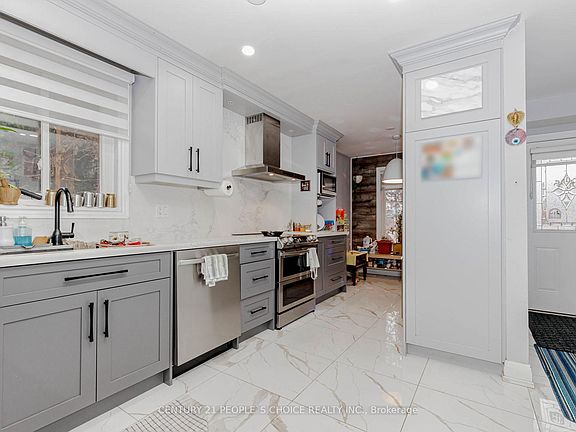 4th image of 32 Elderwood Pl
