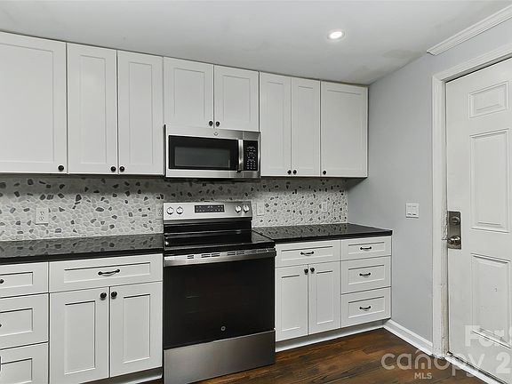 5th image of 2941 Reid Ave