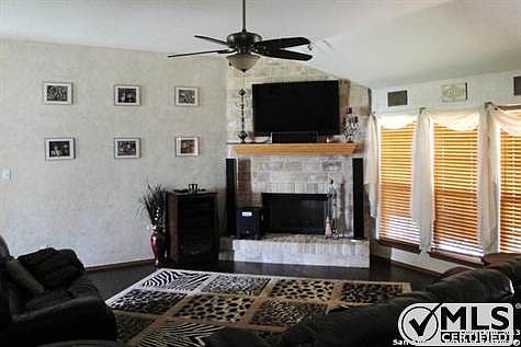 3rd image of 1269 Hillside Oaks Dr