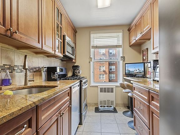 4th image of 1717 E 18th St APT 4C