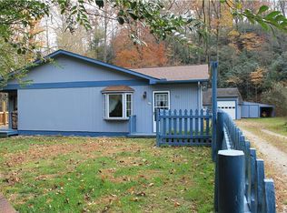 93 Carolina Hills Dr, Horse Shoe, NC 28742