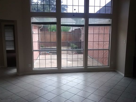 Living room/pool patio